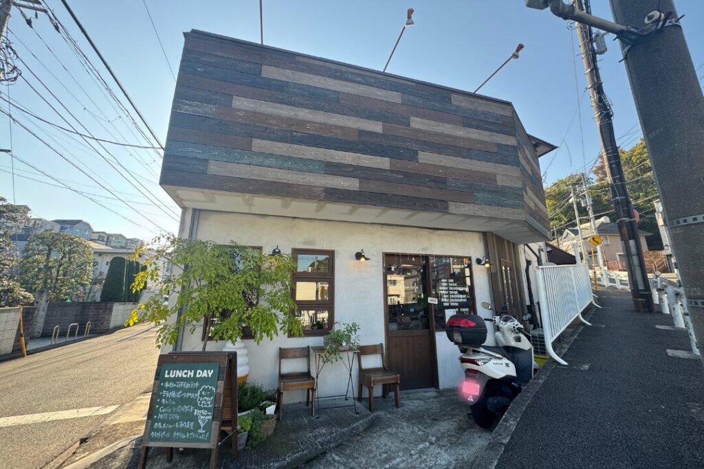 鶴見区　東寺尾　ランチと馬＾が楽しめるCococafe24