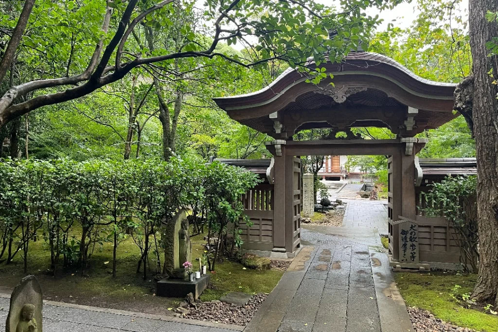 立派な門
